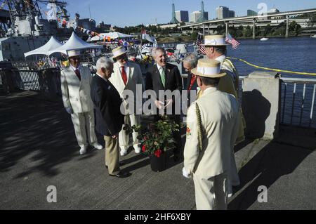 SECNAV wurde bei der jährlichen Flottenwoche 150605 des Rose Festivals 106th geehrt Stockfoto