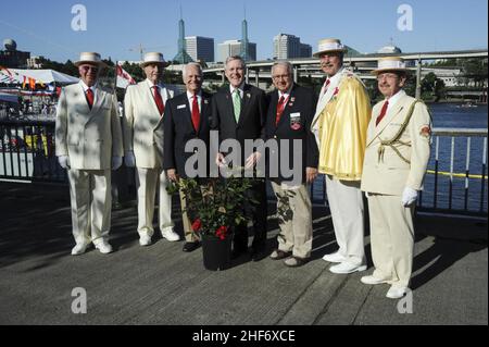 SECNAV wurde bei der jährlichen Flottenwoche 150605 des Rose Festivals 106th geehrt Stockfoto