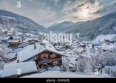 Das Dorf Ramsau bei Berchtesgaden im Winter, Bezirk Berchtesgadener Land, Oberbayern, Bayern, Deutschland Stockfoto