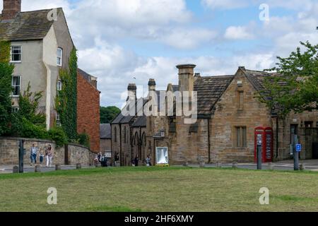 Durham, Großbritannien - 14th. Juli 2019: Durham Castle, neben der Kathedrale von Durham im Stadtzentrum. Wunderschöne historische Gebäude, die derzeit als Unterkunft genutzt werden Stockfoto