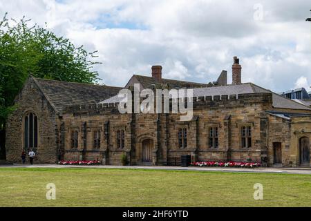 Durham, Großbritannien - 14th. Juli 2019: Durham Castle, neben der Kathedrale von Durham im Stadtzentrum. Wunderschöne historische Gebäude, die derzeit als Unterkunft genutzt werden Stockfoto