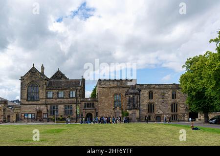 Durham, Großbritannien - 14th. Juli 2019: Durham Castle, neben der Kathedrale von Durham im Stadtzentrum. Wunderschöne historische Gebäude, die derzeit als Unterkunft genutzt werden Stockfoto