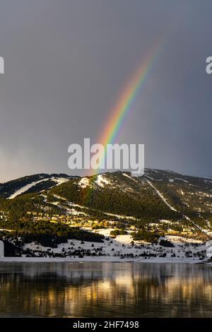 Arc en Ciel, Lac de Matemale, Capcir, Pyrenees Orientales, Frankreich Stockfoto