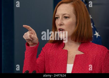 Washington DC, USA. 14th Januar 2022. Die Pressesprecherin Jen Psaki hält am Freitag, den 14. Januar 2022, im James Brady Press Briefing Room des Weißen Hauses in Washington, DC eine Pressekonferenz. Foto von Ken Cedeno/UPI . Kredit: UPI/Alamy Live Nachrichten Stockfoto