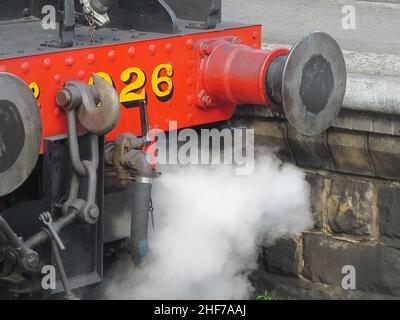 Nahaufnahme der Stoßstangen an der Dampflok 30926 aus der Schulklasse. Der Motor heißt Repton. Stockfoto