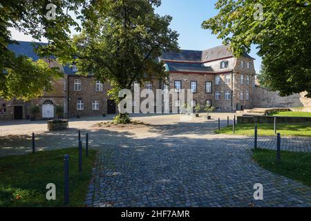 Mülheim an der Ruhr, Ruhrgebiet, Nordrhein-Westfalen, Deutschland - Schloss Broich im MueGa-Park, Mülheims Garten an der Ruhr. Stockfoto