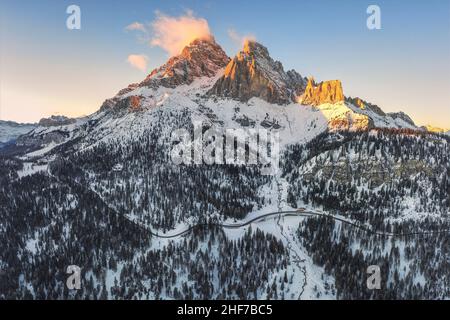 Italien, Venetien, Provinz Belluno, Cortina d'Ampezzo, Luftaufnahme auf dem tre croci-pass mit dem Cristallo-Berg, Dolomiten Stockfoto