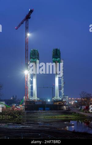 Deutschland, Sachsen-Anhalt, Magdeburg, Pylonköpfe, Brückenneubau, Brücke über die Zollelbe Stockfoto