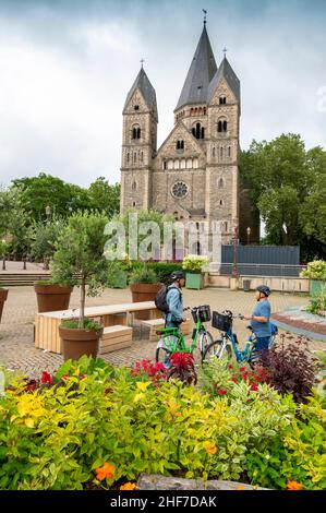 Frankreich, Lothringen, Region Grand Est, Metz an der Mosel / Mosel auf dem Radweg "Route des Vins" entlang der Mosel, Tempel Neuf de Metz Stockfoto