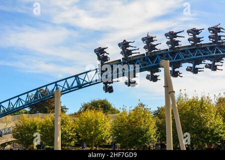 PORT AVENTURA, SPANIEN - 31. OKTOBER 2021. Attraktionen des Themenparks Port Aventura. Stadt Salou, Katalonien, Spanien. 4 Millionen Besucher pro Jahr Stockfoto