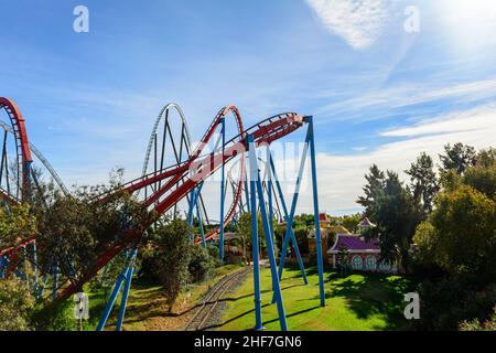 Dragon Khan und Shambhala Attraktionen in PortAventura, ist ein Themenpark und ein Resort im Süden von Barcelona, in Salou, Tarragona. Es zieht sich an Stockfoto