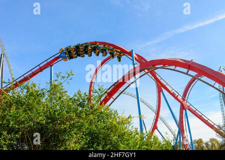 Dragon Khan und Shambhala Attraktionen in PortAventura, ist ein Themenpark und ein Resort im Süden von Barcelona, in Salou, Tarragona. Es zieht sich an Stockfoto