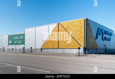 Schweden, Varmland, Mellerud, Einkaufszentrum, Ladestationen für Elektroautos Stockfoto