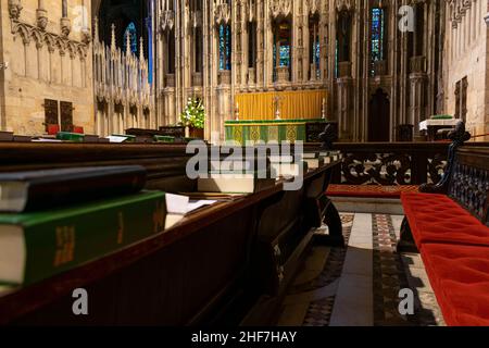 Durham, Großbritannien - 29. August 2019: Das Quire, das Herz der Kathedrale von Durham. Seit 900 Jahren wird täglich verehrt. Einschließlich Bischofsshron, Kathedrale, Fi Stockfoto