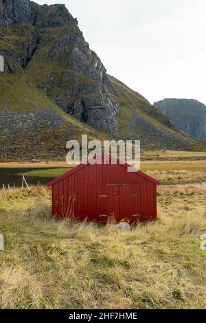 Norwegen, Lofoten, Vestvagøya, Eggum, Fischerdorf, Bootshaus Stockfoto