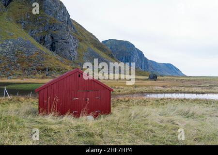 Norwegen, Lofoten, Vestvagøya, Eggum, Fischerdorf, Bootshaus Stockfoto