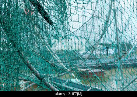 Schweden, Västerbotten County, Rovögern Hamn, Fischereihafen, Netze Stockfoto