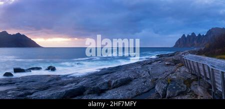 Panorama, Norwegen, Senja, Skaland, Tungeneset, Aussichtspunkt, blaue Stunde Stockfoto