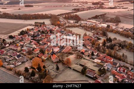 Deutschland, Thüringen, Stadtilm, Kreis Griesheim, Dorfkirche, Dorf, Ilm, Felder, schräge Ansicht, Übersicht, Luftaufnahme Stockfoto