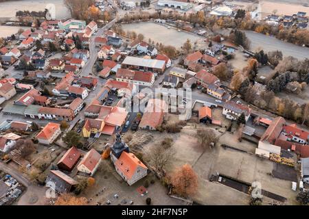 Deutschland, Thüringen, Stadtilm, Kreis Griesheim, Dorfkirche, Das Dorf, die schräge Ansicht, die Übersicht, die Luftaufnahme Stockfoto