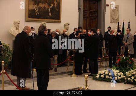 Rom, Italien. 13th Januar 2022. (1/13/2022) in Campidoglio in Rom die Totenkapelle von David Sassoli, Präsident des Europäischen Parlaments Giuseppe Conte mit Familie Sassoli (Foto von Paolo Pizzi/Pacific Press/Sipa USA) Quelle: SIPA USA/Alamy Live News Stockfoto