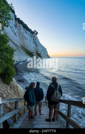 Vordingborg, Moens Klint Kreidefelsen, Ostsee, Treppe zum Strand, Wanderer in Moens Klint, Moen, Dänemark Stockfoto