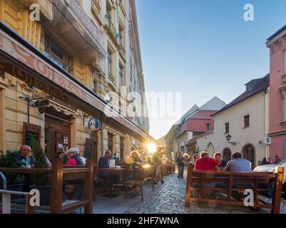 Brünn (Brünn), Jugendstilgebäude der Altstadt, Restaurant 'U Trech certu' in Jihomoravsky, Südmähren, Tschechien Stockfoto