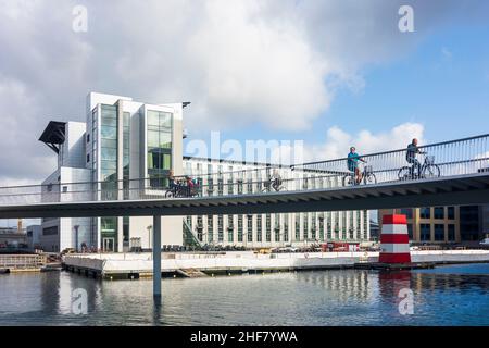 Kopenhagen, Koebenhavn, Cykelslangen (Fahrradschlange) Brücke für Radfahrer, Radfahrer, Sydhavnen Gebiet in Seeland, Sealand, Sjaelland, Dänemark Stockfoto