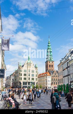 Kopenhagen, Koebenhavn, Platz Amagertorv, Nikolaj Contemporary Art Center (Nikolaj Kunsthal) in der ehemaligen St. Nicholkirche, Fußgängerzone Stroeget in Seeland, Sjaelland, Dänemark Stockfoto