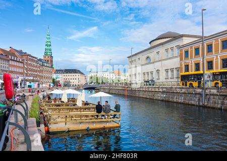 Kopenhagen, Koebenhavn, Kanal am Gammel Strand, Restaurant, Nikolaj Contemporary Art Center (Nikolaj Kunsthal) in der ehemaligen St. Nicholkirche in Seeland, Sjaelland, Dänemark Stockfoto