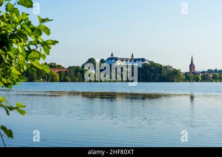 Plön, großer Plöner See, Schloss Plön, Kirche Nikolaikirche in Holsteinische Schweiz, Holstein Schweiz, Schleswig-Holstein, Deutschland Stockfoto