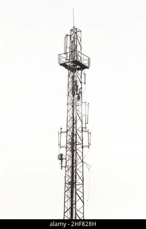 Mobilfunkmast mit Antennen Stockfoto