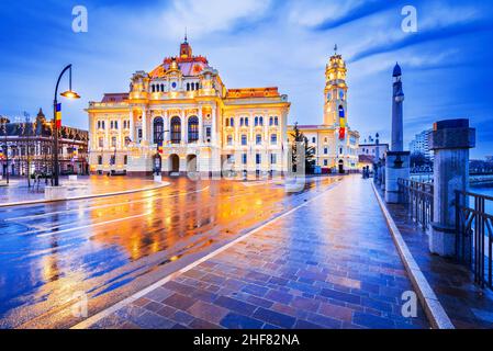 Oradea, Rumänien. Wolkiger regnerischer Tag Touristenziel Jugendstilstadt im historischen Crisana - Siebenbürgen, Osteuropa Stockfoto