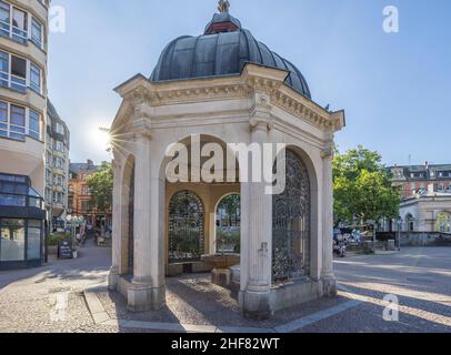 Deutschland, Hessen, Wiesbaden, Kochbrunnen auf dem Kochbrunnenplatz Stockfoto