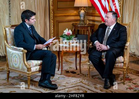 Staatssekretär Michael R. Pompeo mit Laureano Perez Izquierdo von Infobae - 48332940897. Stockfoto