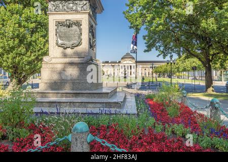 Deutschland, Hessen, Wiesbaden, Kaiser-Friedrich-III-Denkmal & Kurhaus Stockfoto