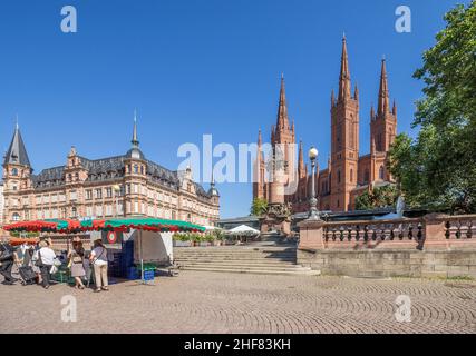 Deutschland, Hessen, Wiesbaden, dern'sche Anlage mit Marktkirche und Marktsäule Stockfoto