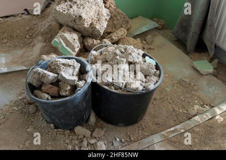 Abriss, Mauerwerk, Eimer, Bauarbeiten, Renovierung, Baustelle Stockfoto