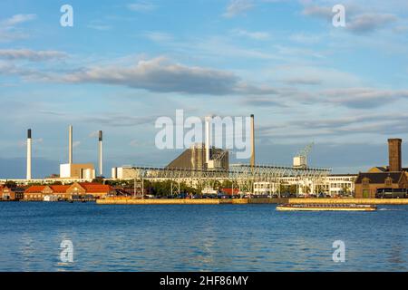 Kopenhagen, Koebenhavn, Amager Bakke (Amager Hill, Amager Slope, Copenhill), ist eine Kraft-Wärme-Kopplungsanlage und Sportanlage in Amager in Seeland, Sjaelland, Dänemark Stockfoto