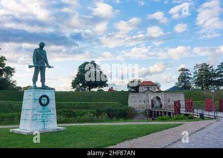 Kopenhagen, Koebenhavn, Vore faldne (Our Fallen) Denkmal, von Sven Linhart; errichtet in Erinnerung an jene Dänen, die ihr Leben als Freiwillige im Dienste der Alliierten des Zweiten Weltkriegs gaben Lage, im churchill Park, gleich außerhalb des königlichen Tores der Zitadelle in Zealand, Sjaelland, Dänemark Stockfoto