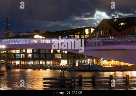 Kopenhagen, Koebenhavn, Inderhavnsbroen (die Binnenhafenbrücke), kombinierte Fußgänger- und Radfahrerbrücke in Seeland, Sjaelland, Dänemark Stockfoto