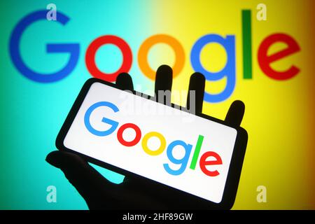 Ukraine. 14th Januar 2022. In dieser Abbildung ist ein Google-Logo auf einem Smartphone zu sehen. (Bild: © Pavlo Gonchar/SOPA Images via ZUMA Press Wire) Stockfoto