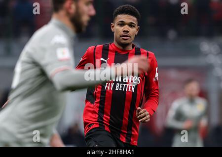 Mailand, Italien. 13th Januar 2022. Emil Roback vom AC Mailand in Aktion während des Fußballspiels Coppa Italia 2021/22 zwischen dem AC Mailand und dem FC Genua im Giuseppe Meazza Stadium, Mailand, Italien am 14. Januar 2022 Quelle: Independent Photo Agency/Alamy Live News Stockfoto