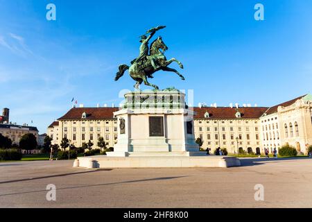 Pferd und Reiter Statue des Erzherzogs Karl in Wien auf dem Heldenplatz Stockfoto