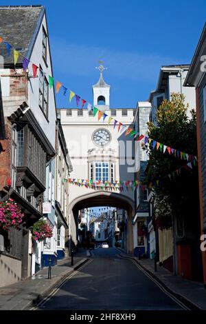 England Devon Totnes Vorderstraße und das Osttor Stockfoto