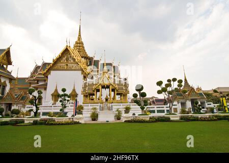 Tempel Phra Tinang Aporn Phimok Prasat Pavillon im großen Palast in Bangkok Stockfoto