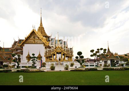 Tempel Phra Tinang Aporn Phimok Prasat Pavillon im großen Palast in Bangkok Stockfoto