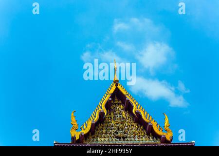 Kloster Wat Na Phramane in Ajutthaya mit dem berühmten goldbuddha und Dachschnitzereien aus dem 13th. Jahrhundert Stockfoto