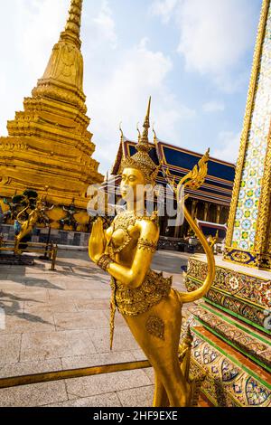 Berühmte Kinarees im Grand Palace in Bangkok, Thailand. Stockfoto