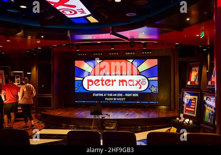 Peter Max, Park West Ausstellung an Bord des Norwegian Bliss Cruise Ship. Stockfoto